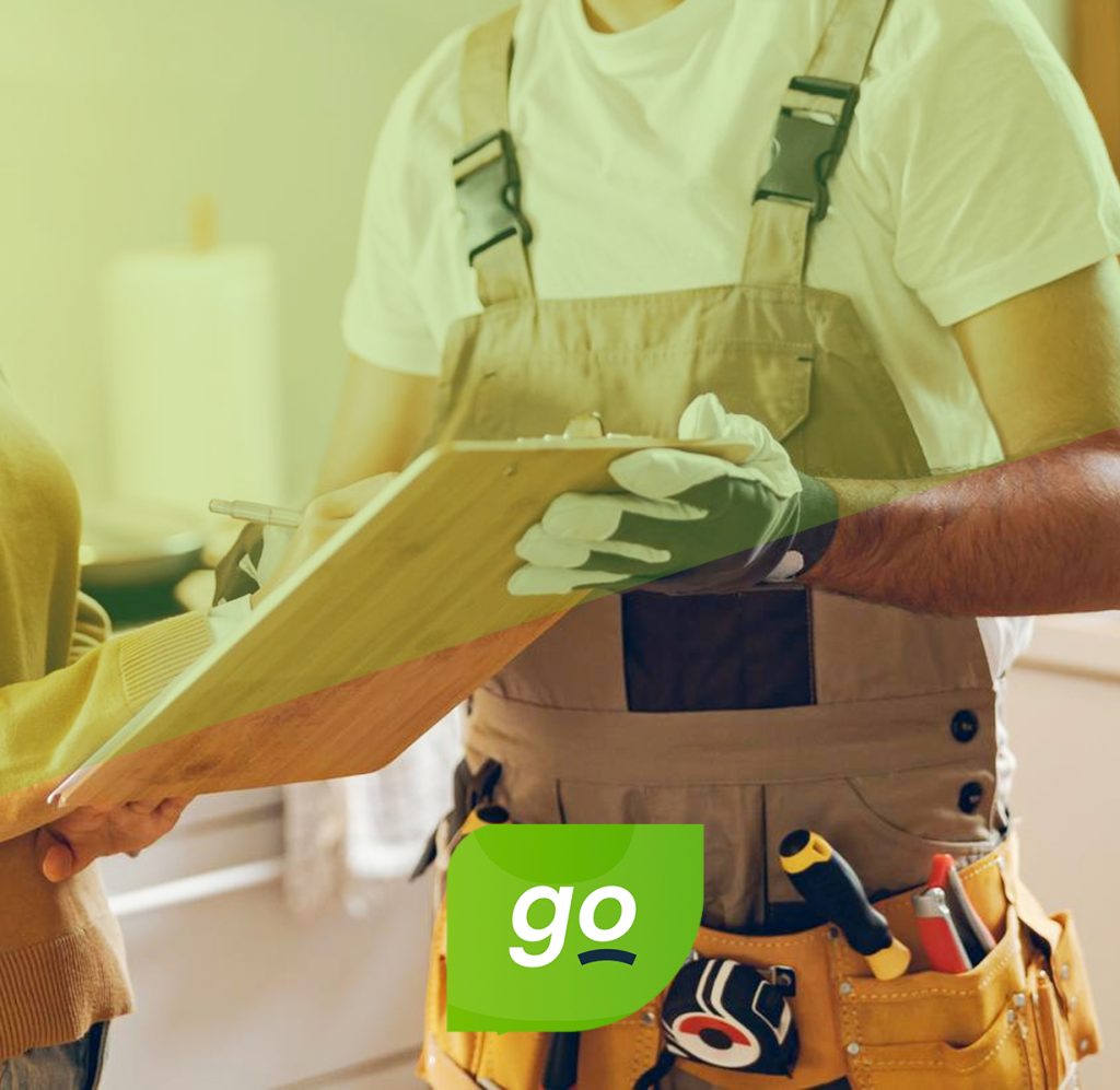 Plombier professionnel avec outils